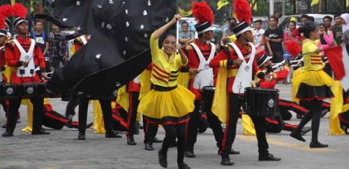 meriah-meski-hujan-puluhan-barongsai-tetap-menari | Berita Positive 